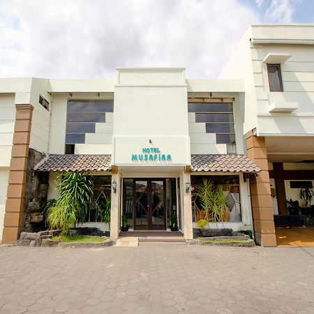 Oyo 1683 Hotel Musafira Syariah Джокякарта Екстериор снимка