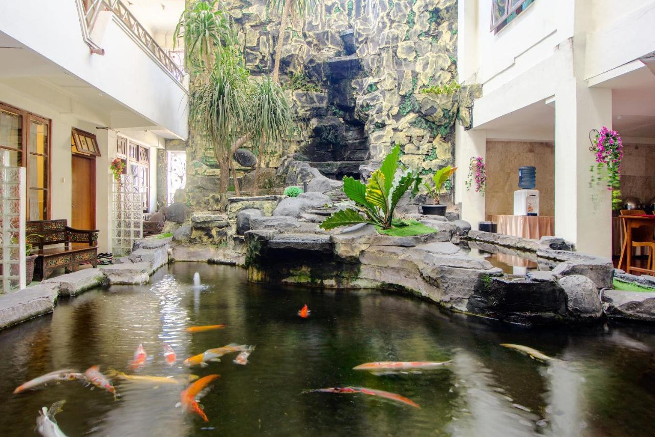 Oyo 1683 Hotel Musafira Syariah Джокякарта Екстериор снимка