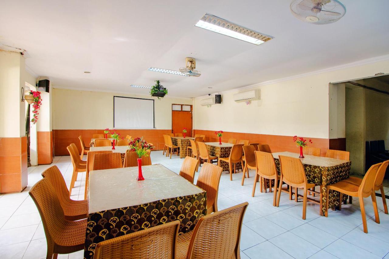 Oyo 1683 Hotel Musafira Syariah Джокякарта Екстериор снимка