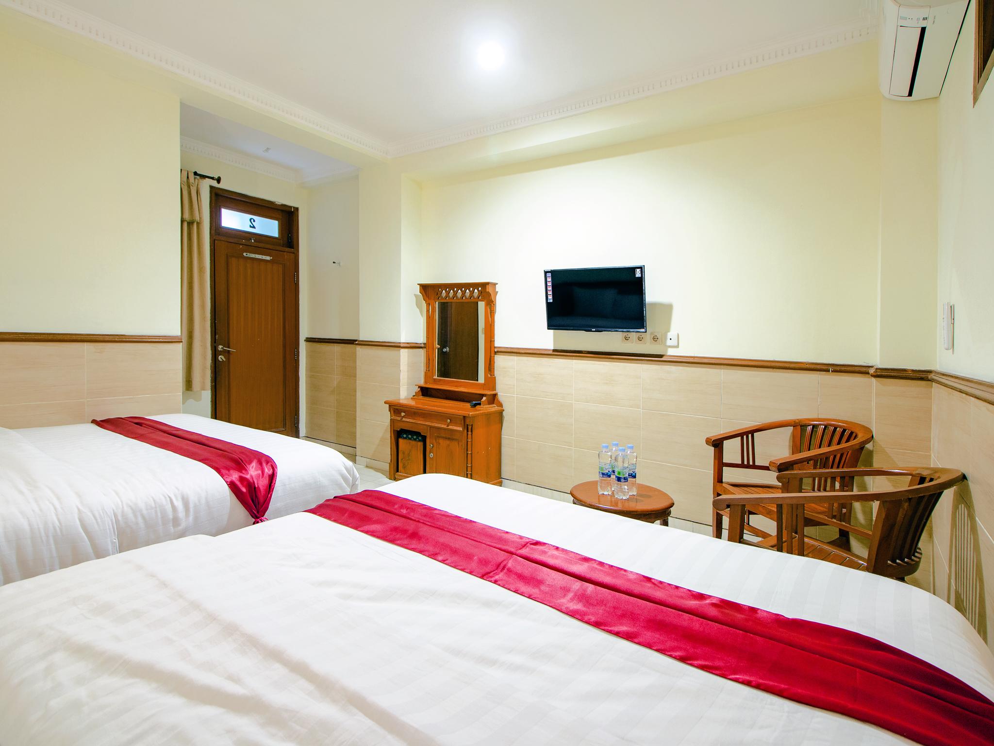 Oyo 1683 Hotel Musafira Syariah Джокякарта Екстериор снимка
