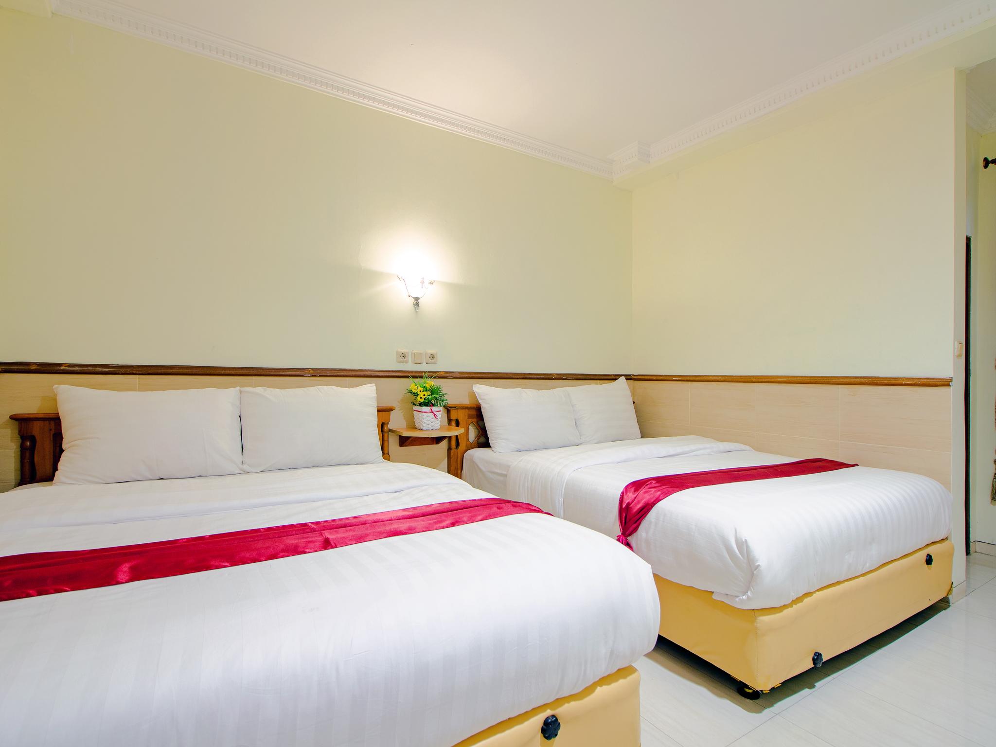 Oyo 1683 Hotel Musafira Syariah Джокякарта Екстериор снимка
