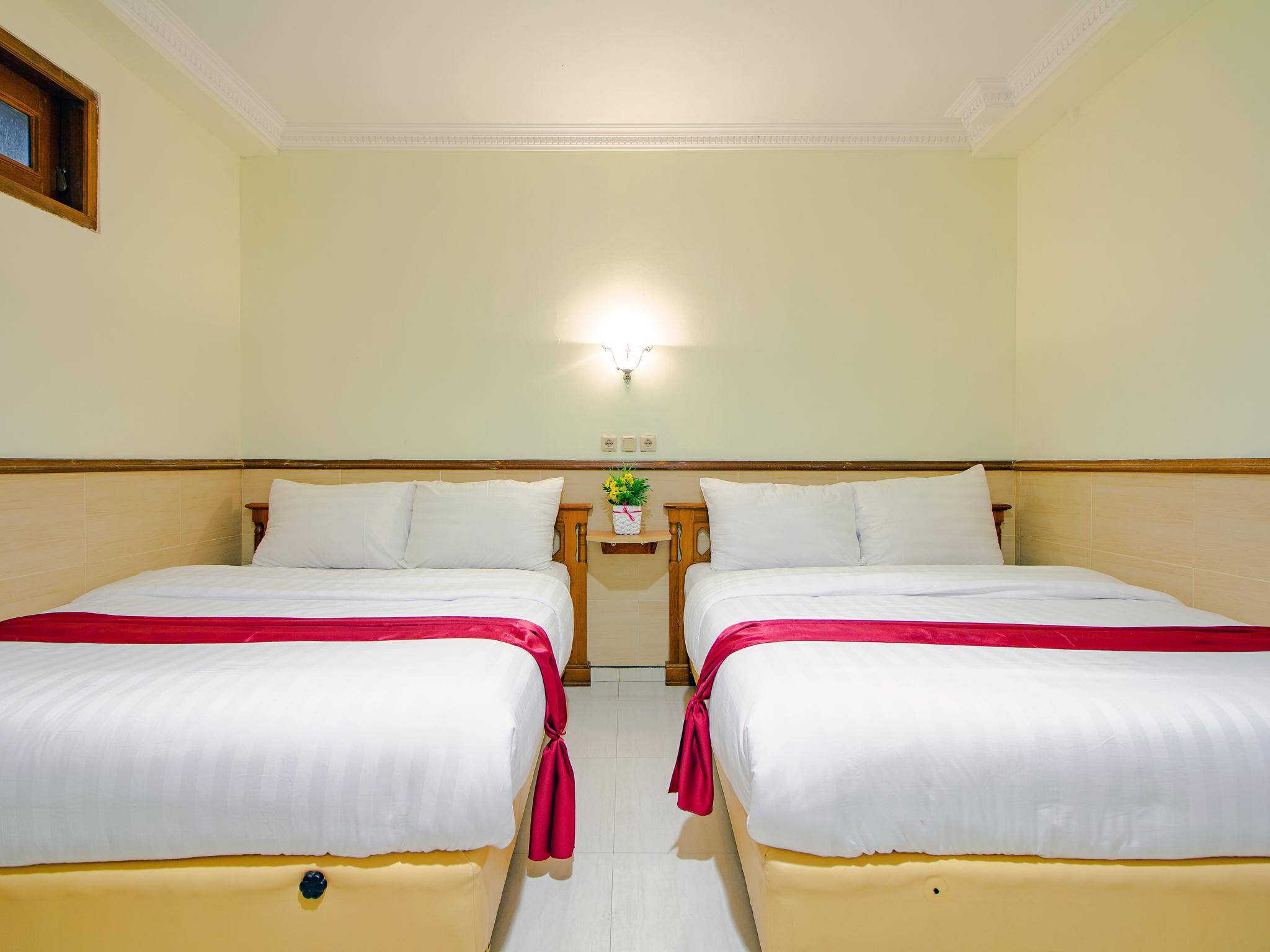 Oyo 1683 Hotel Musafira Syariah Джокякарта Екстериор снимка