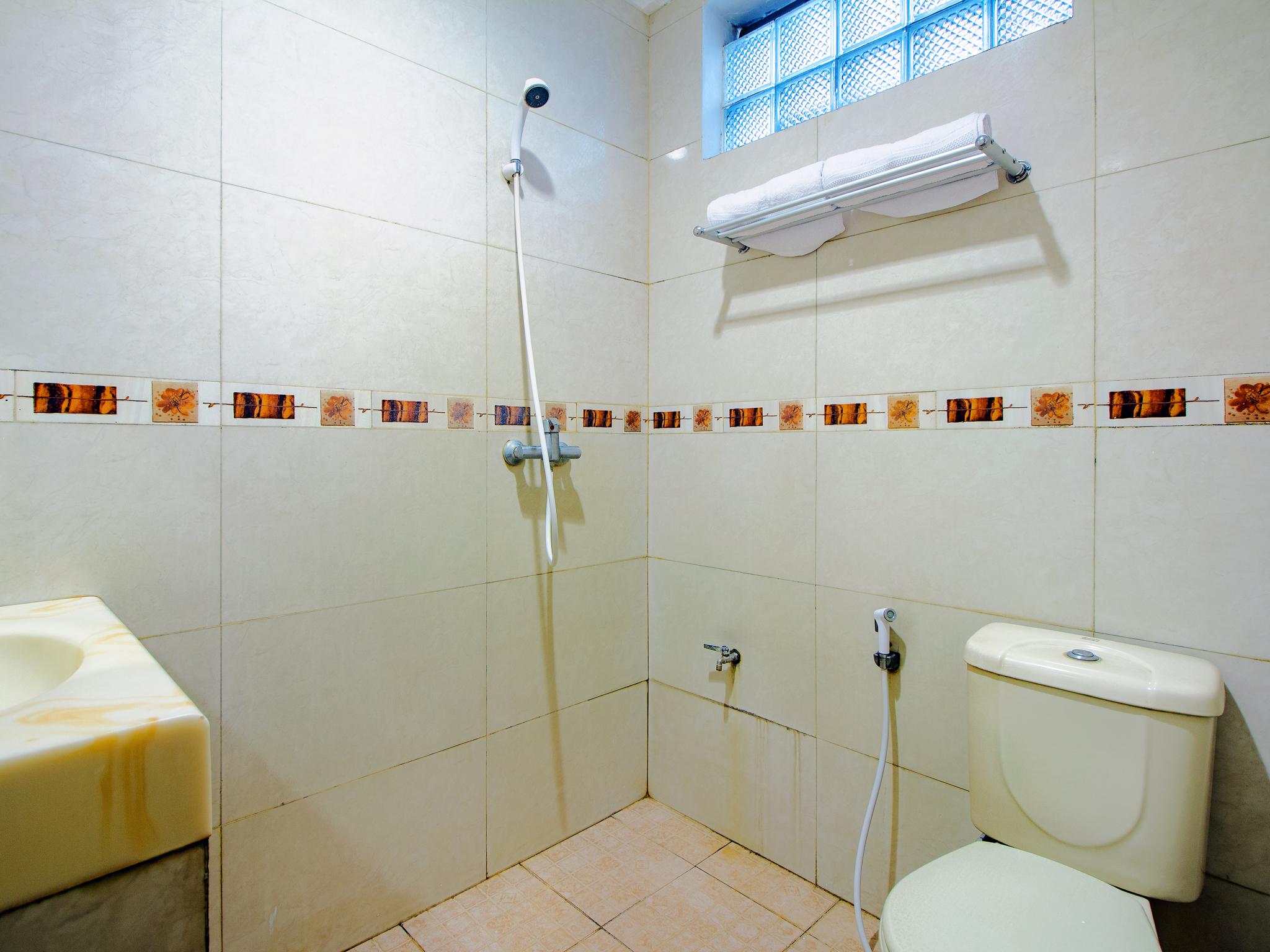 Oyo 1683 Hotel Musafira Syariah Джокякарта Екстериор снимка