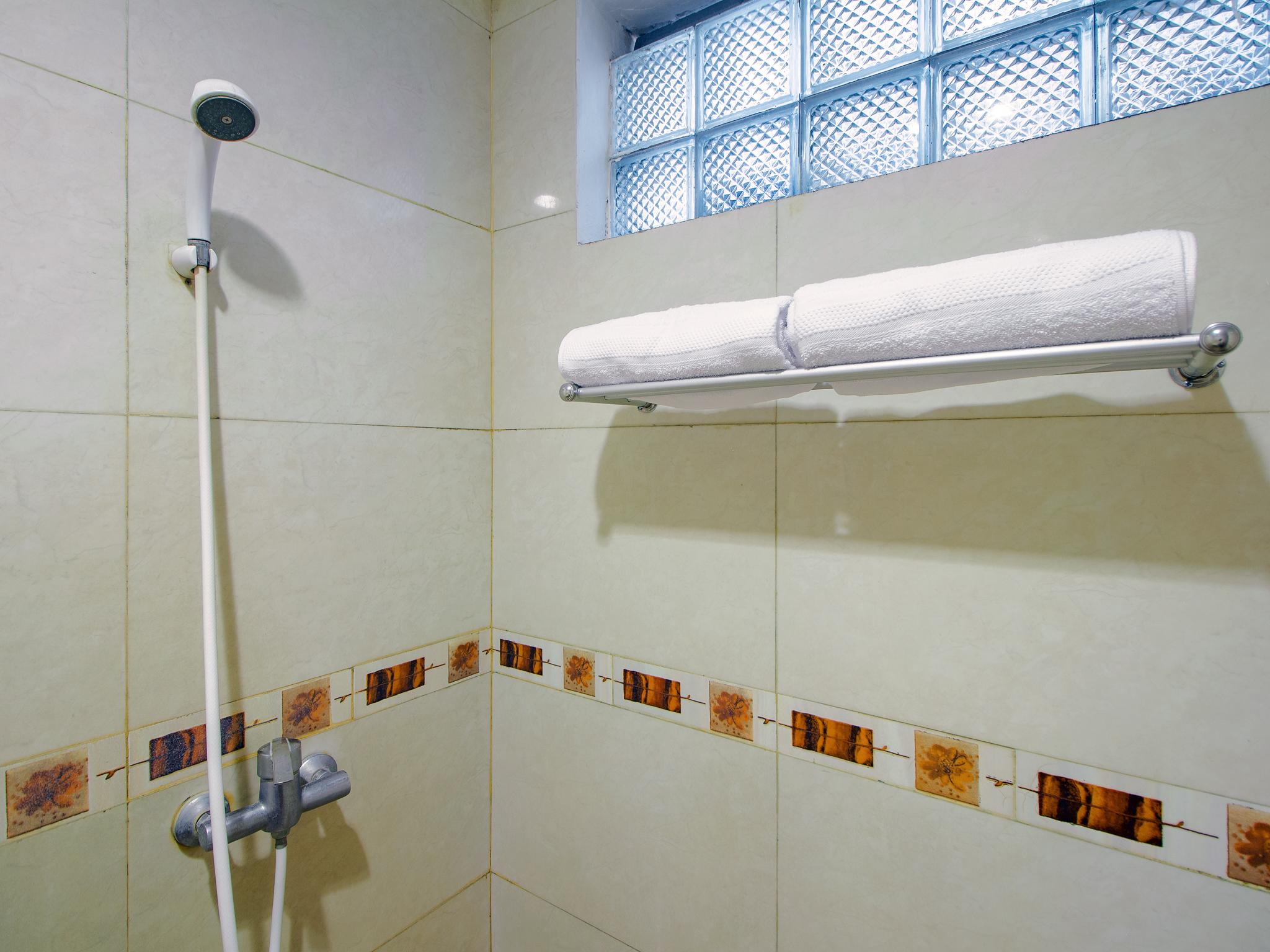 Oyo 1683 Hotel Musafira Syariah Джокякарта Екстериор снимка