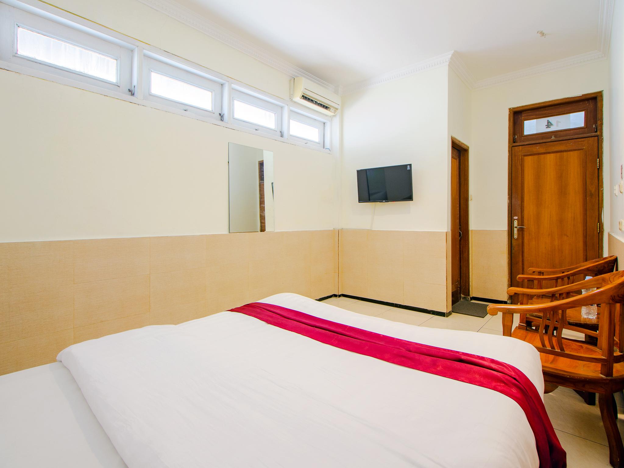 Oyo 1683 Hotel Musafira Syariah Джокякарта Екстериор снимка