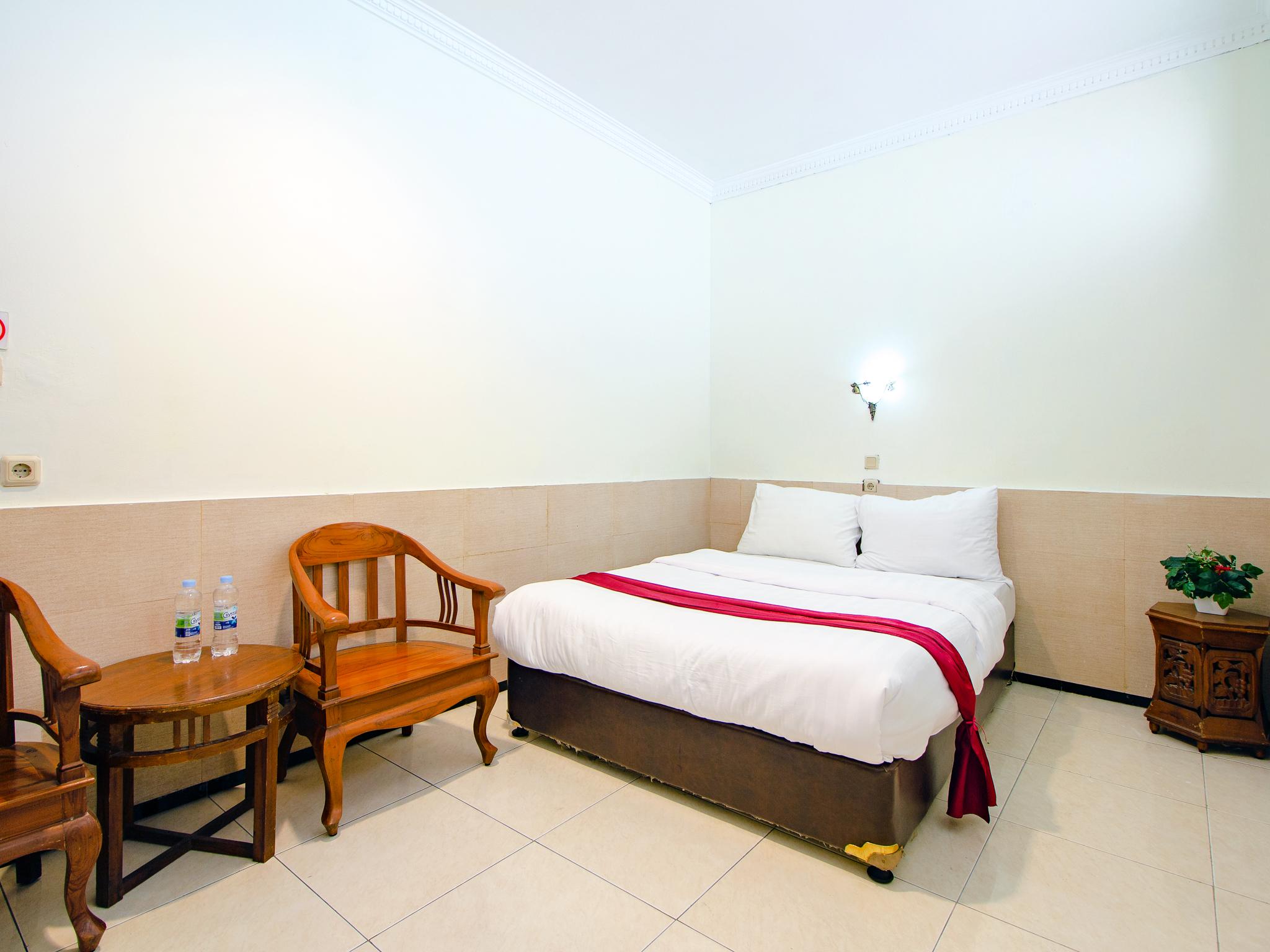 Oyo 1683 Hotel Musafira Syariah Джокякарта Екстериор снимка
