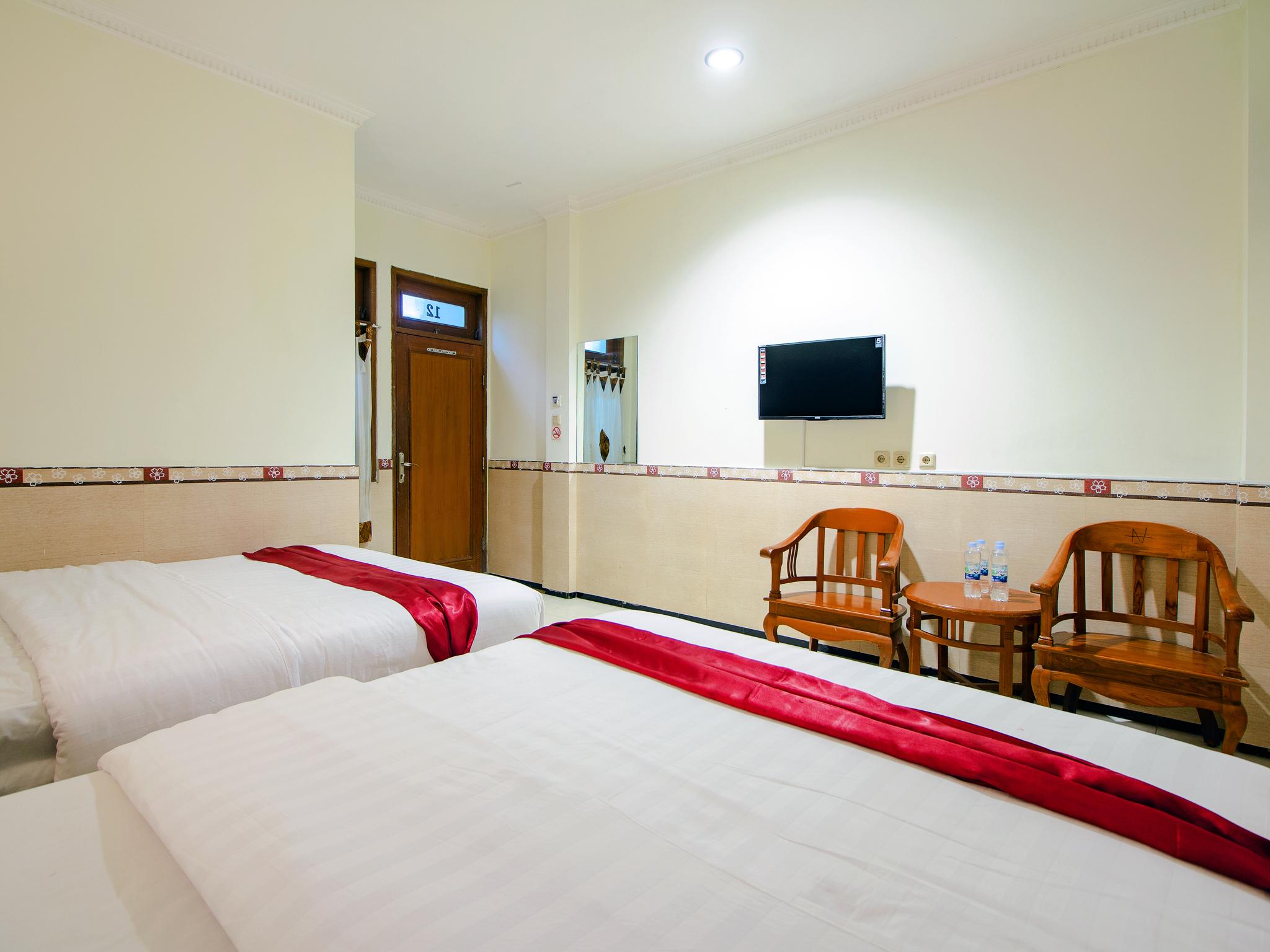 Oyo 1683 Hotel Musafira Syariah Джокякарта Екстериор снимка