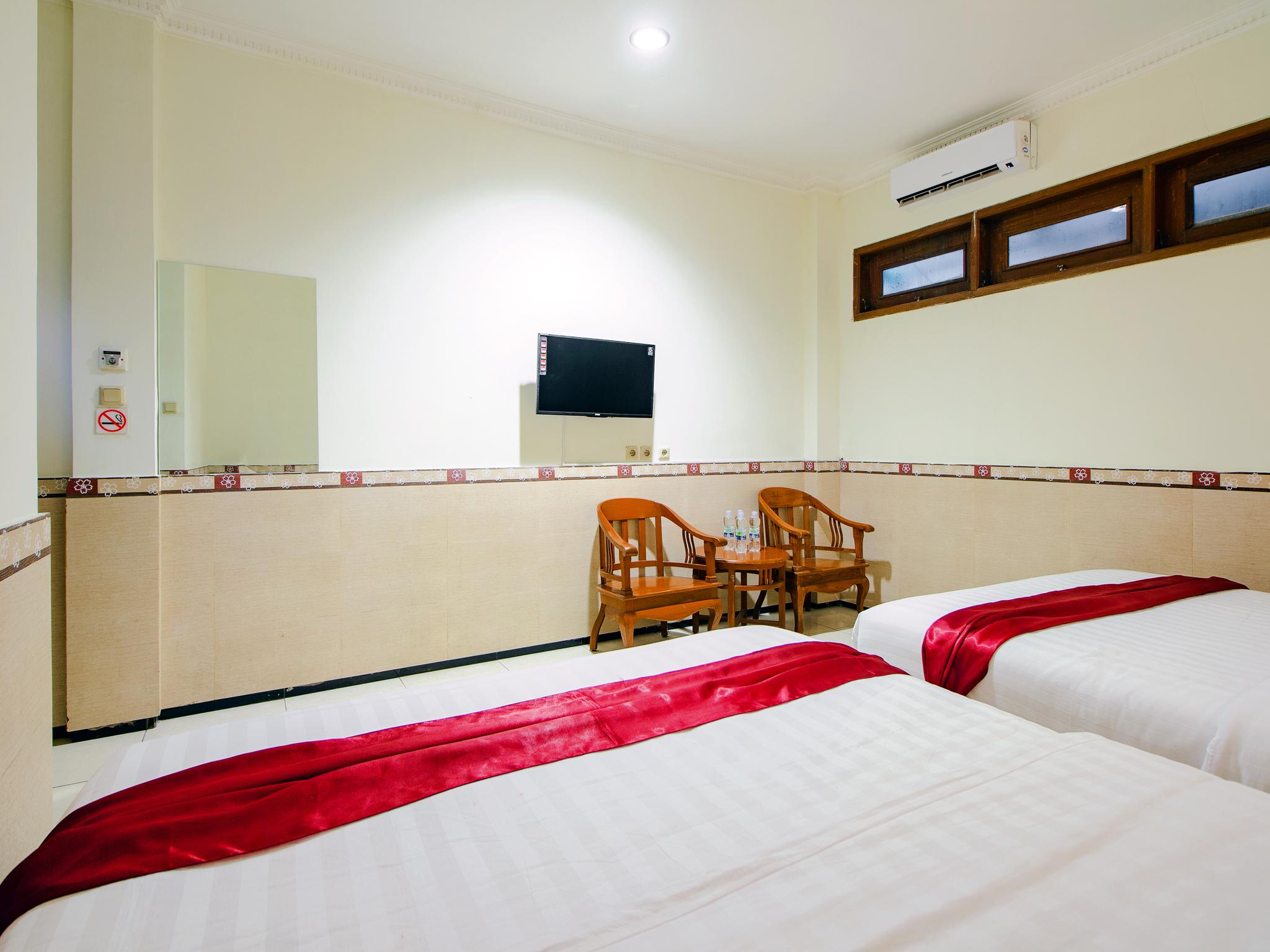 Oyo 1683 Hotel Musafira Syariah Джокякарта Екстериор снимка