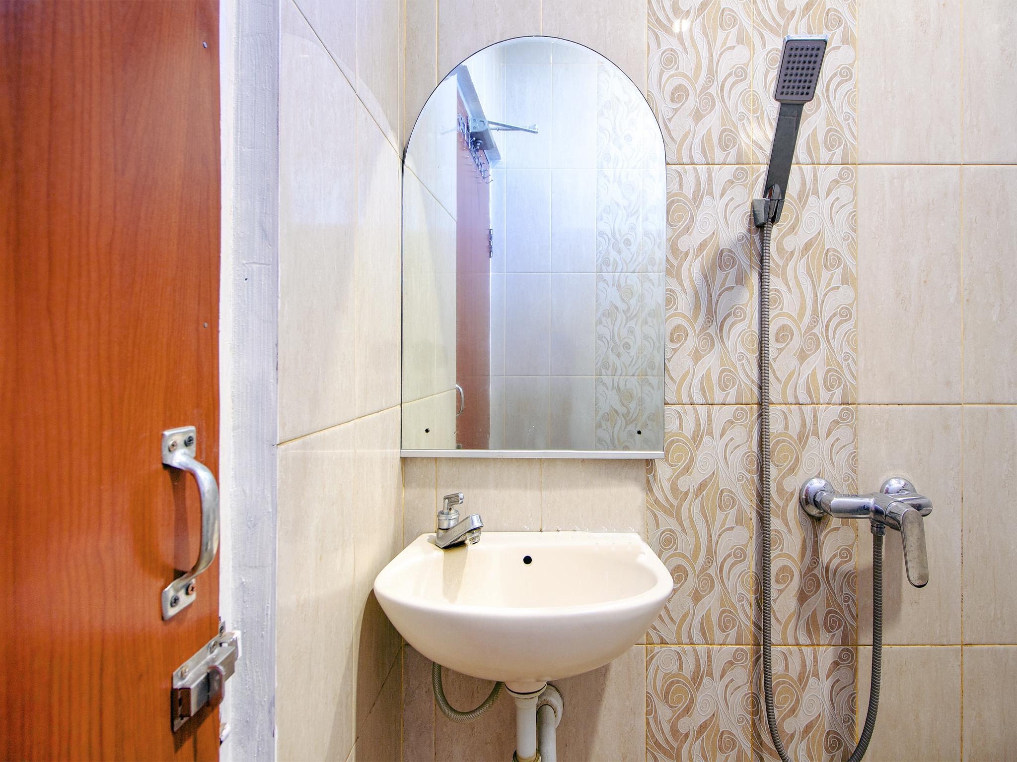 Oyo 1683 Hotel Musafira Syariah Джокякарта Екстериор снимка