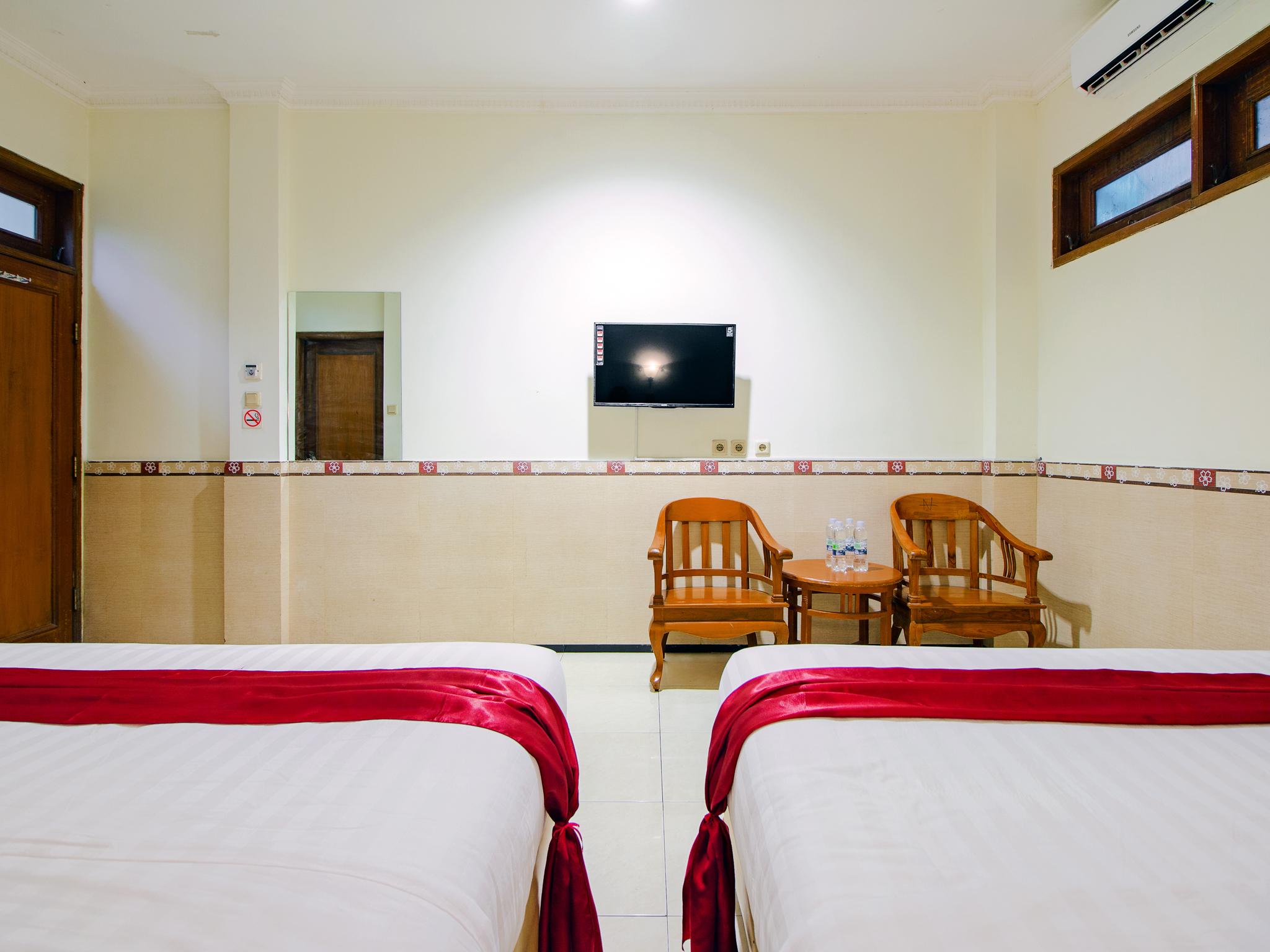 Oyo 1683 Hotel Musafira Syariah Джокякарта Екстериор снимка