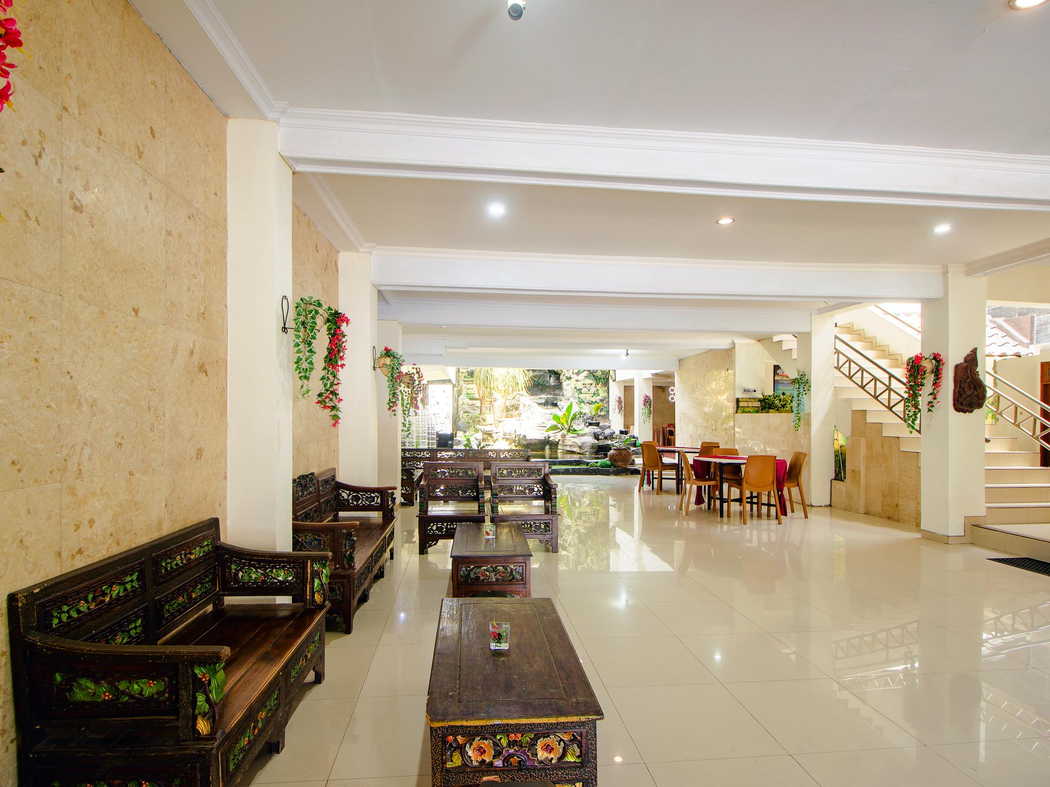 Oyo 1683 Hotel Musafira Syariah Джокякарта Екстериор снимка