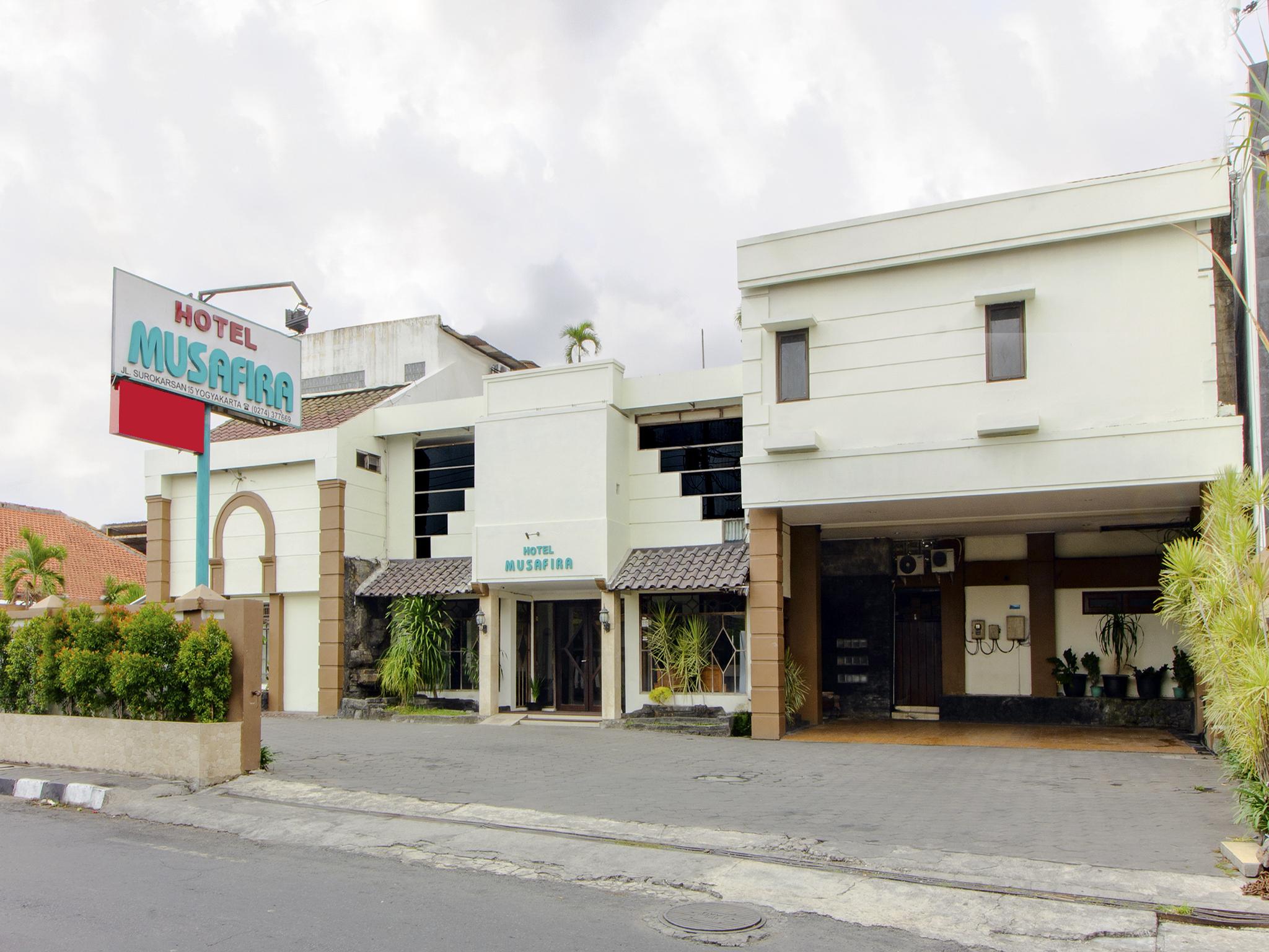 Oyo 1683 Hotel Musafira Syariah Джокякарта Екстериор снимка