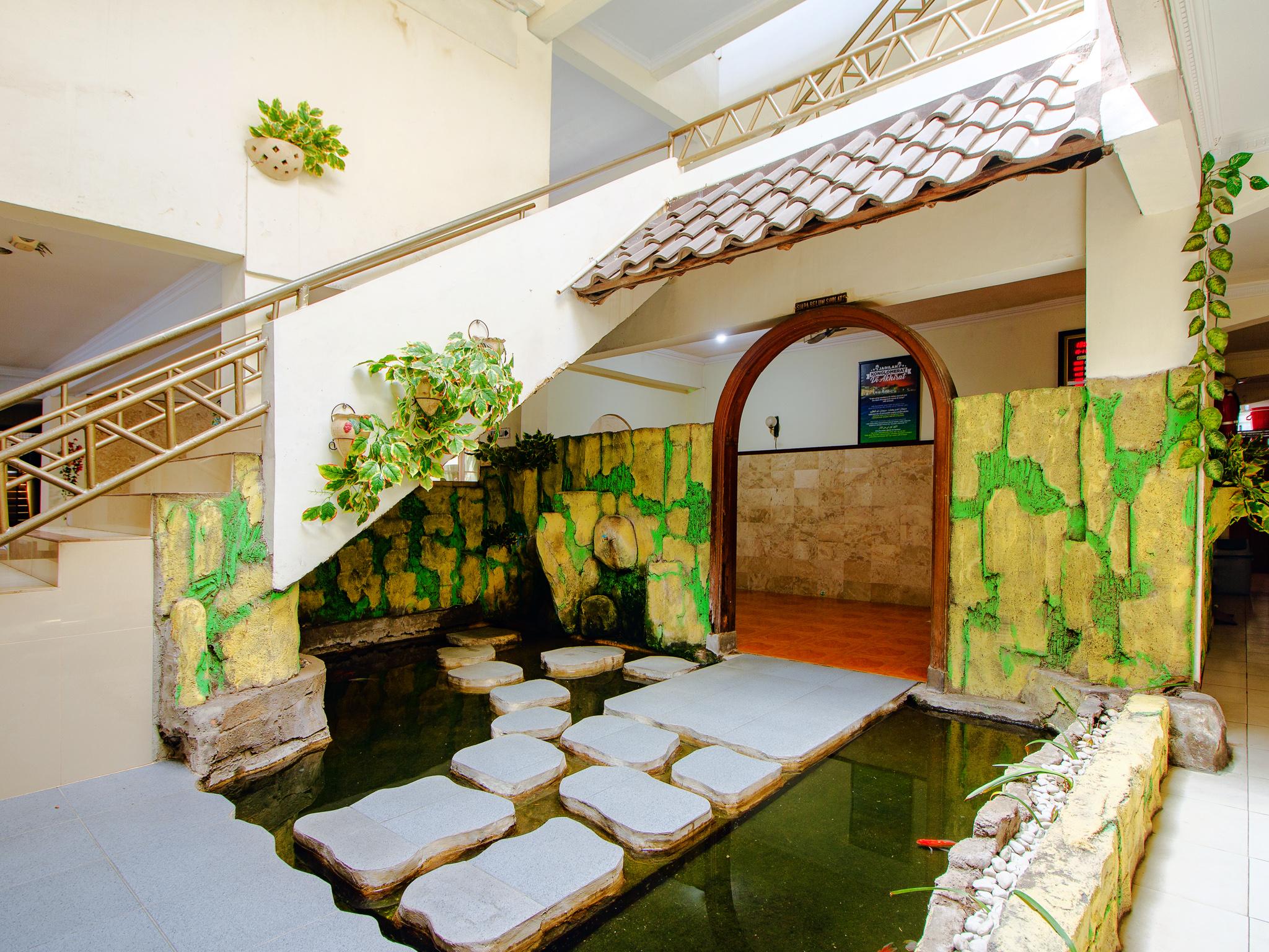 Oyo 1683 Hotel Musafira Syariah Джокякарта Екстериор снимка