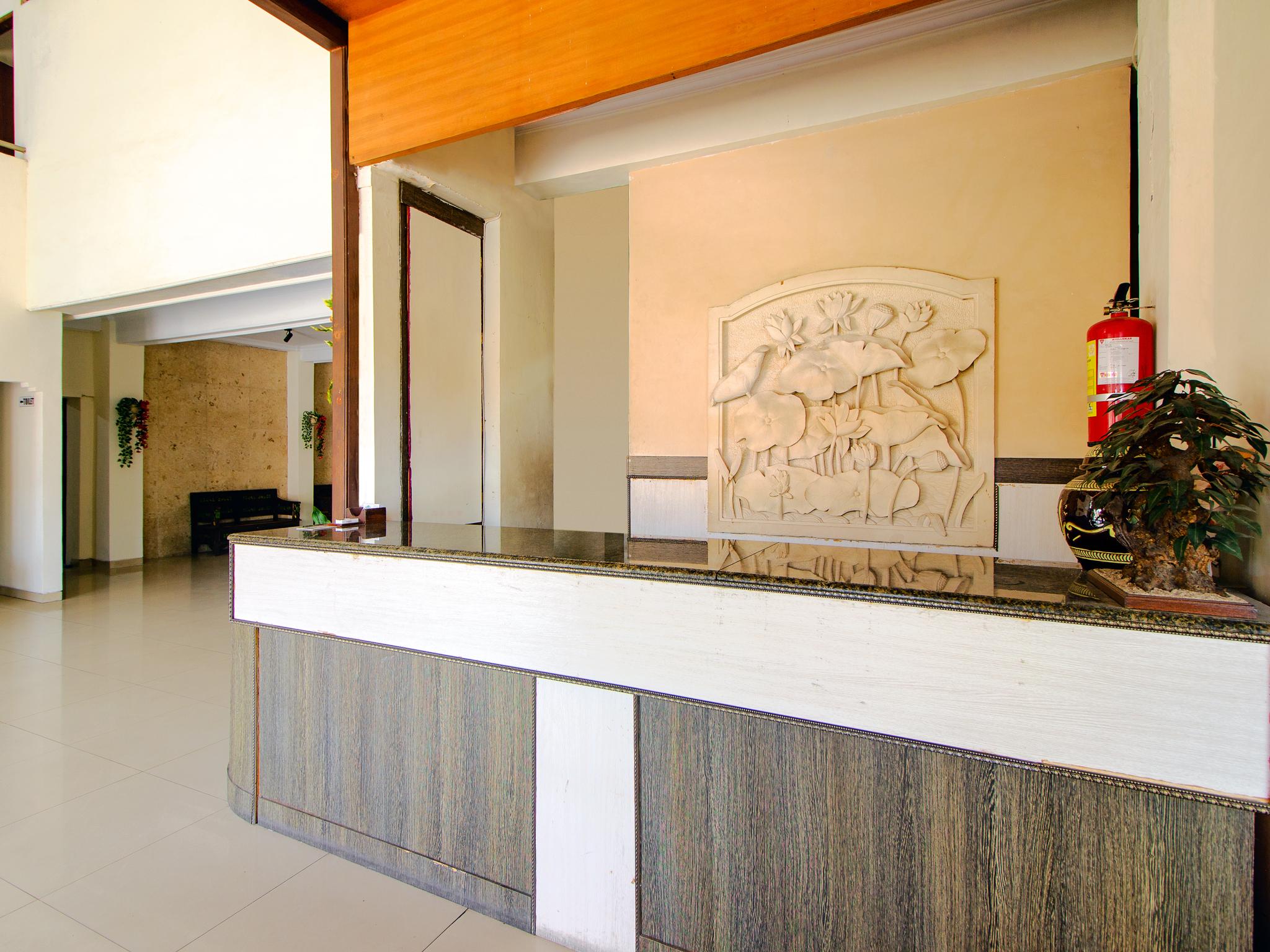 Oyo 1683 Hotel Musafira Syariah Джокякарта Екстериор снимка