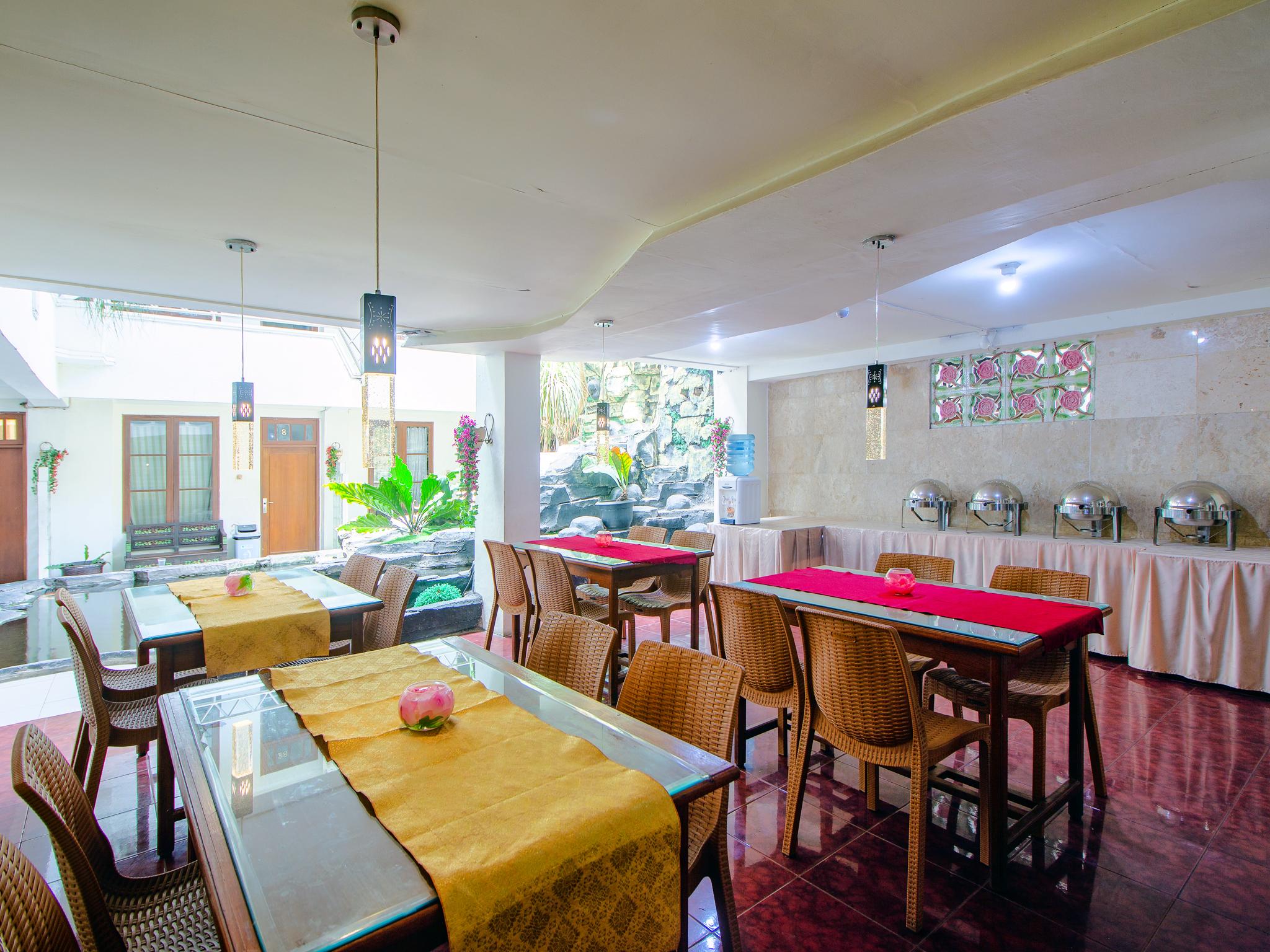 Oyo 1683 Hotel Musafira Syariah Джокякарта Екстериор снимка
