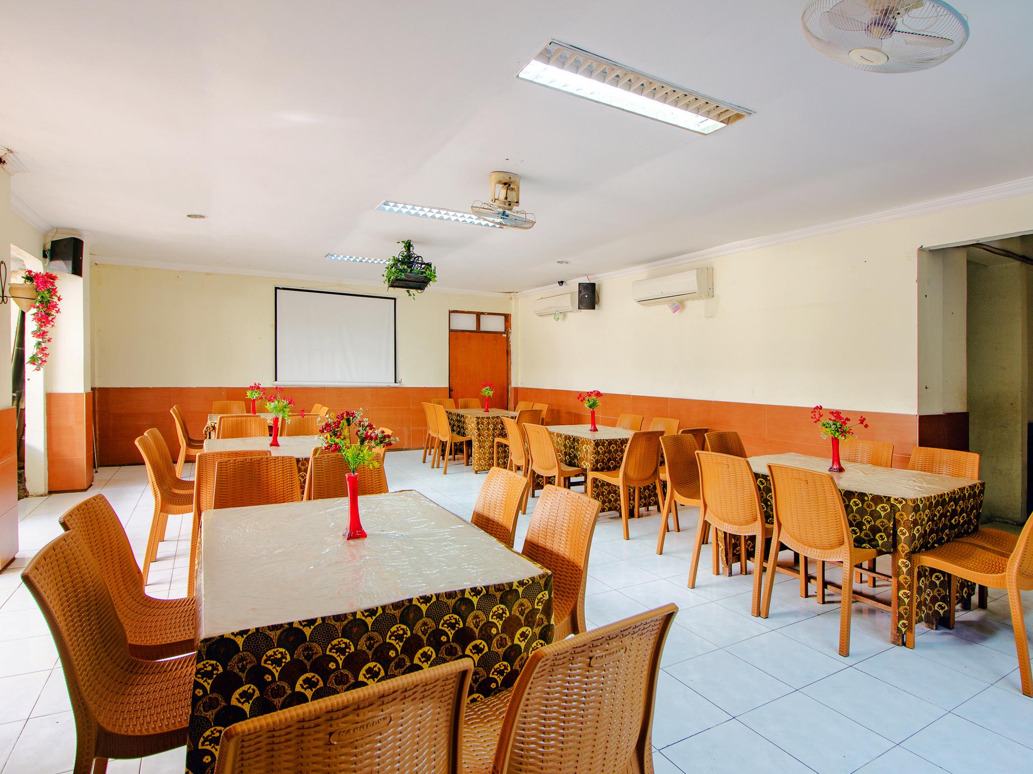 Oyo 1683 Hotel Musafira Syariah Джокякарта Екстериор снимка
