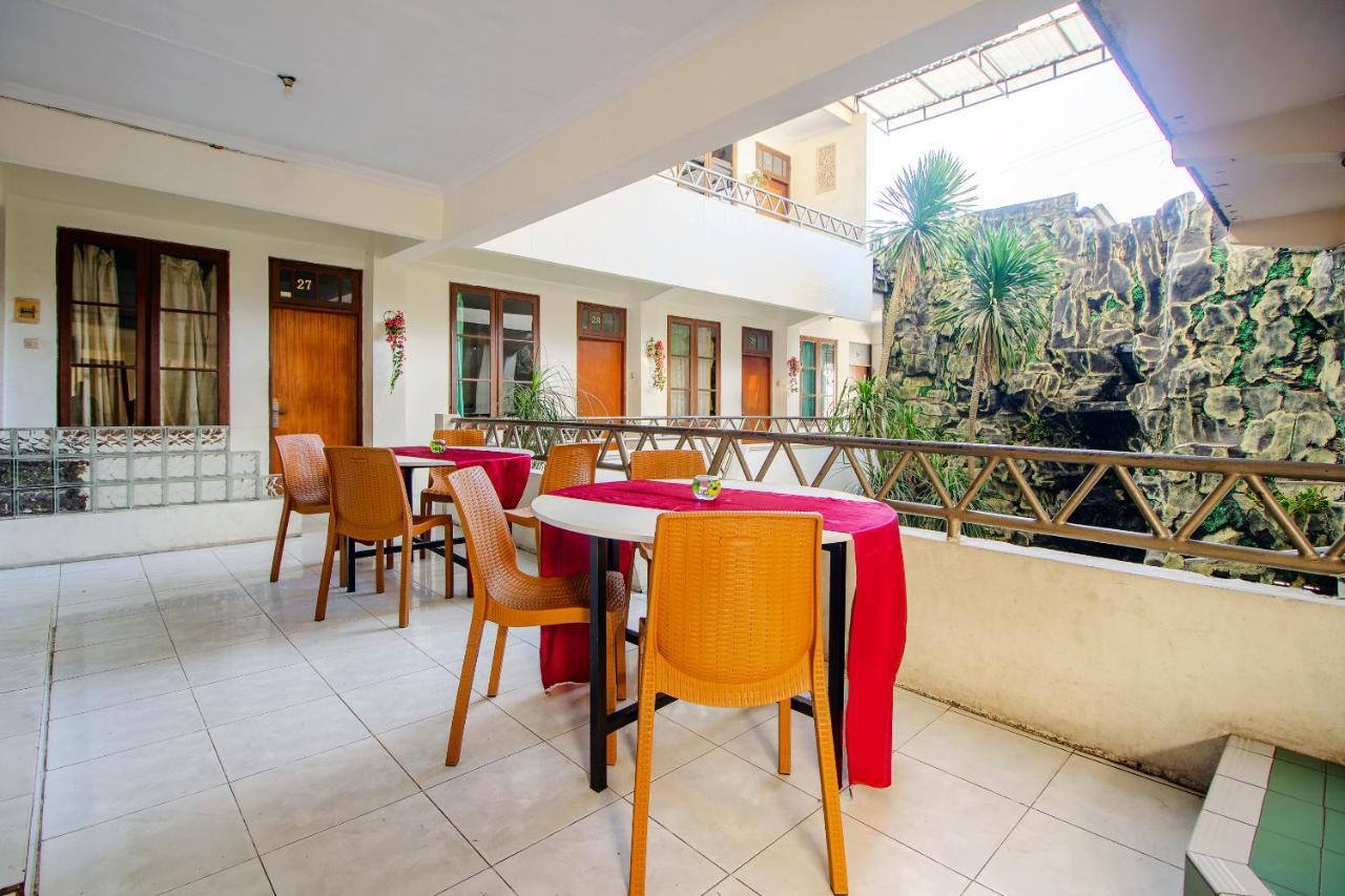Oyo 1683 Hotel Musafira Syariah Джокякарта Екстериор снимка