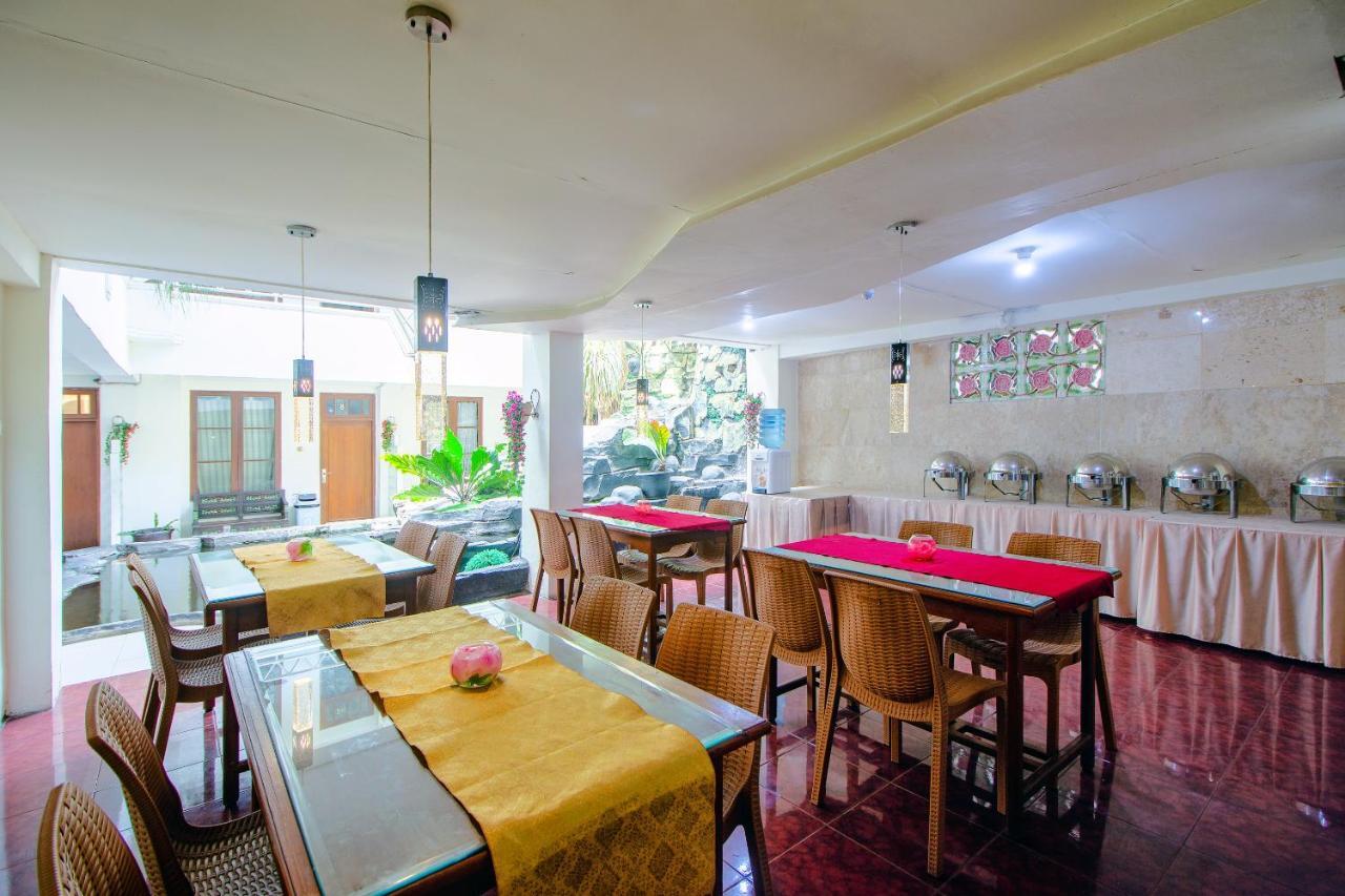 Oyo 1683 Hotel Musafira Syariah Джокякарта Екстериор снимка